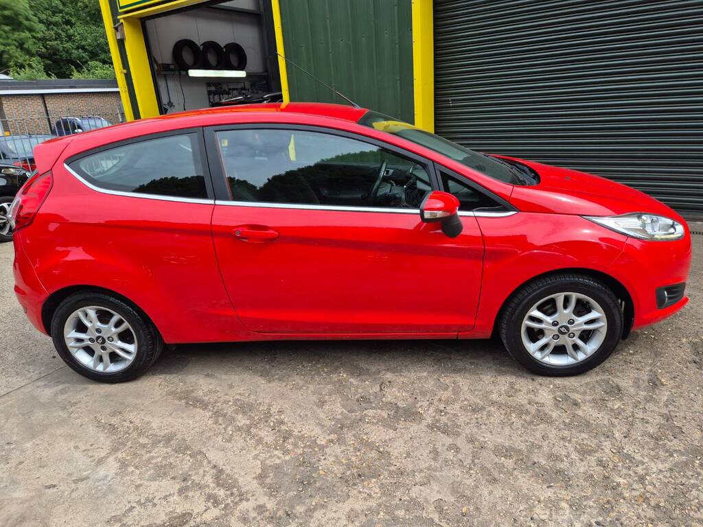 Ford Fiesta 1.25 82 Zetec Red #5