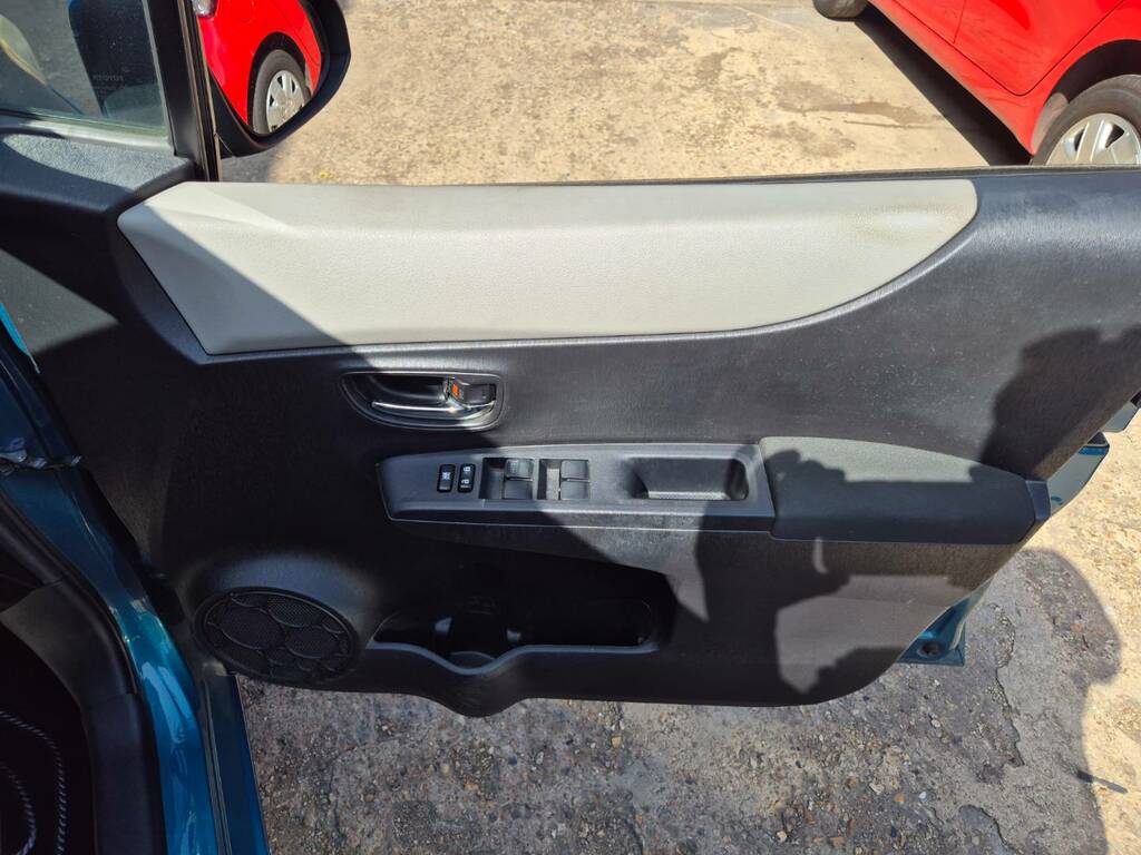 Toyota Yaris 2013 63 1.5  #16
