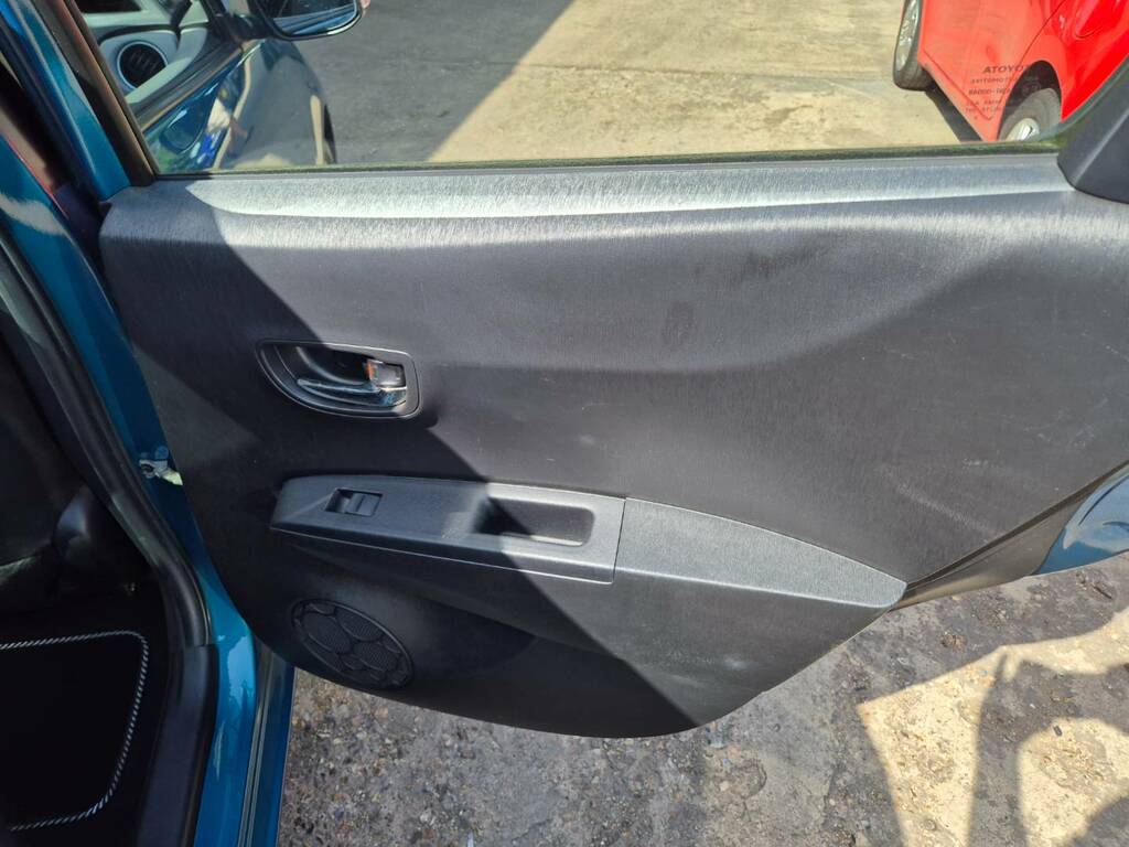 Toyota Yaris 2013 63 1.5  #32