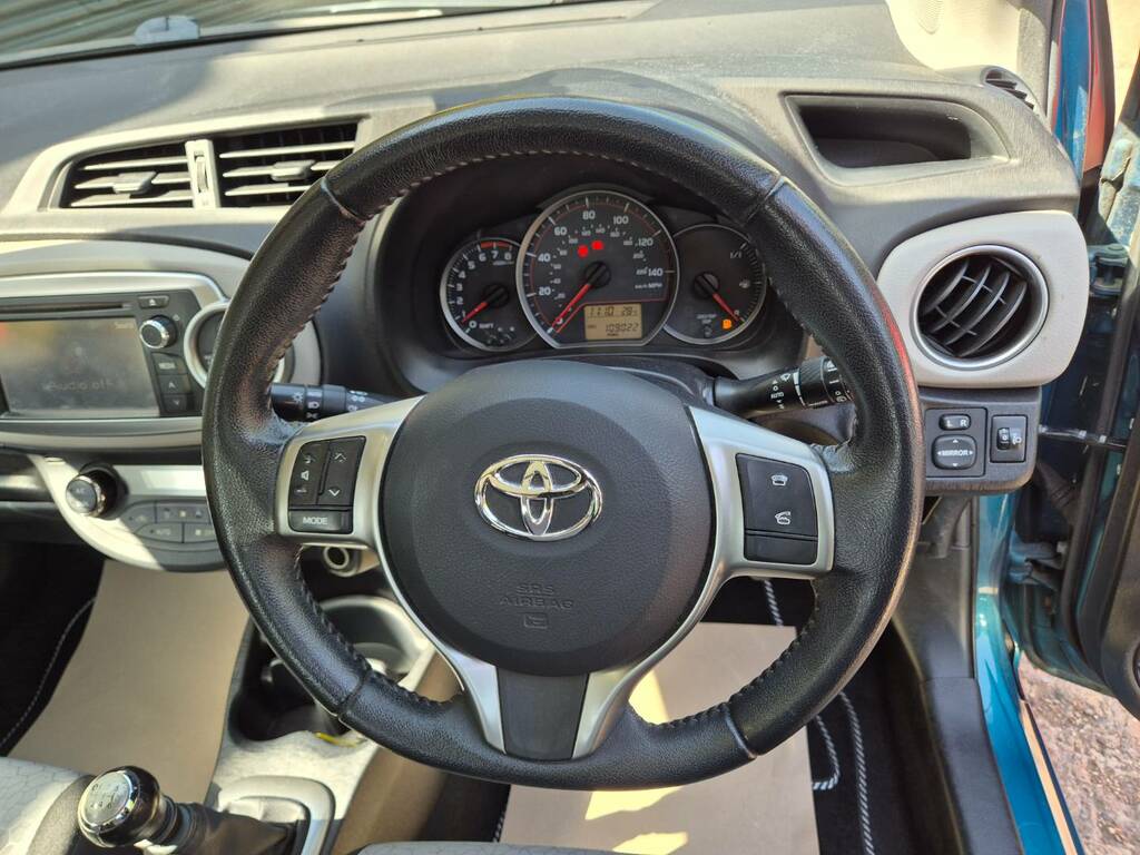 Toyota Yaris 2013 63 1.5  #21