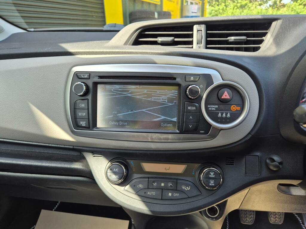 Toyota Yaris 2013 63 1.5  #24