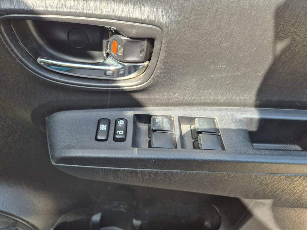 Toyota Yaris 2013 63 1.5  #18