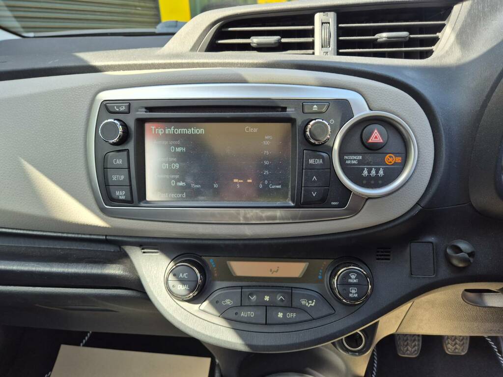 Toyota Yaris 2013 63 1.5  #22