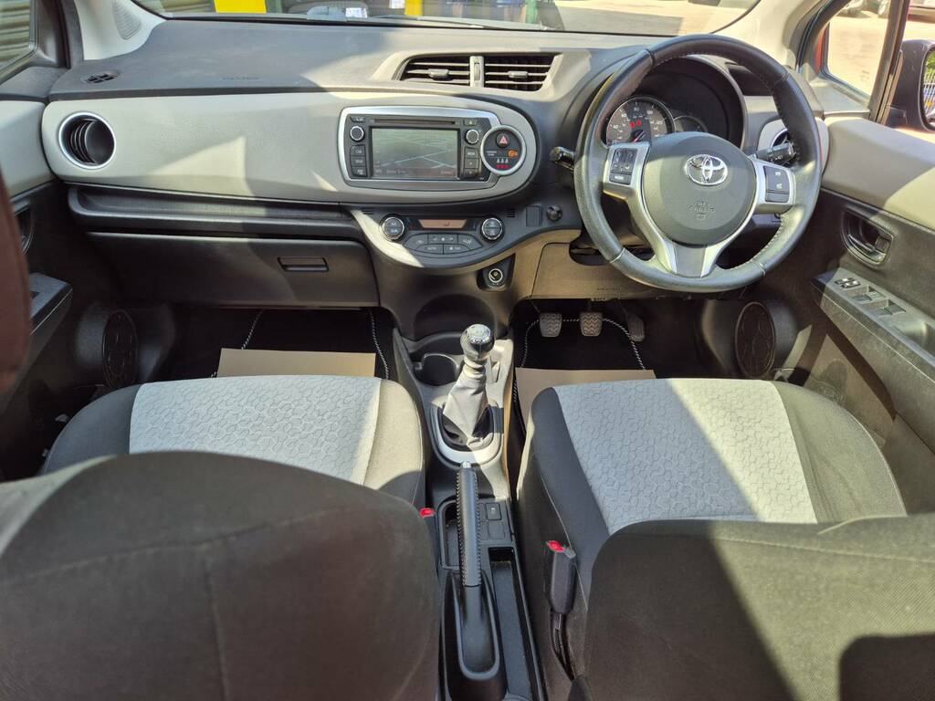 Toyota Yaris 2013 63 1.5  #37