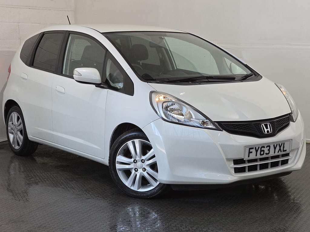 Honda Jazz I-vtec Es Plus White #2