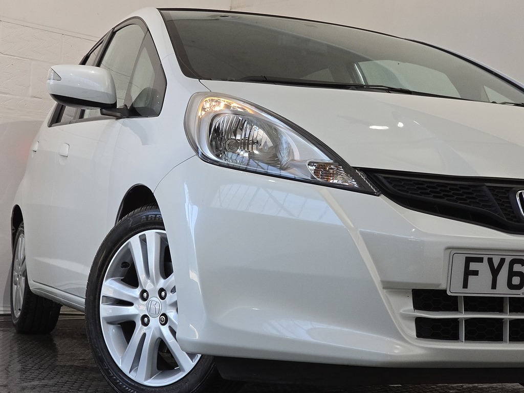 Honda Jazz I-vtec Es Plus White #5