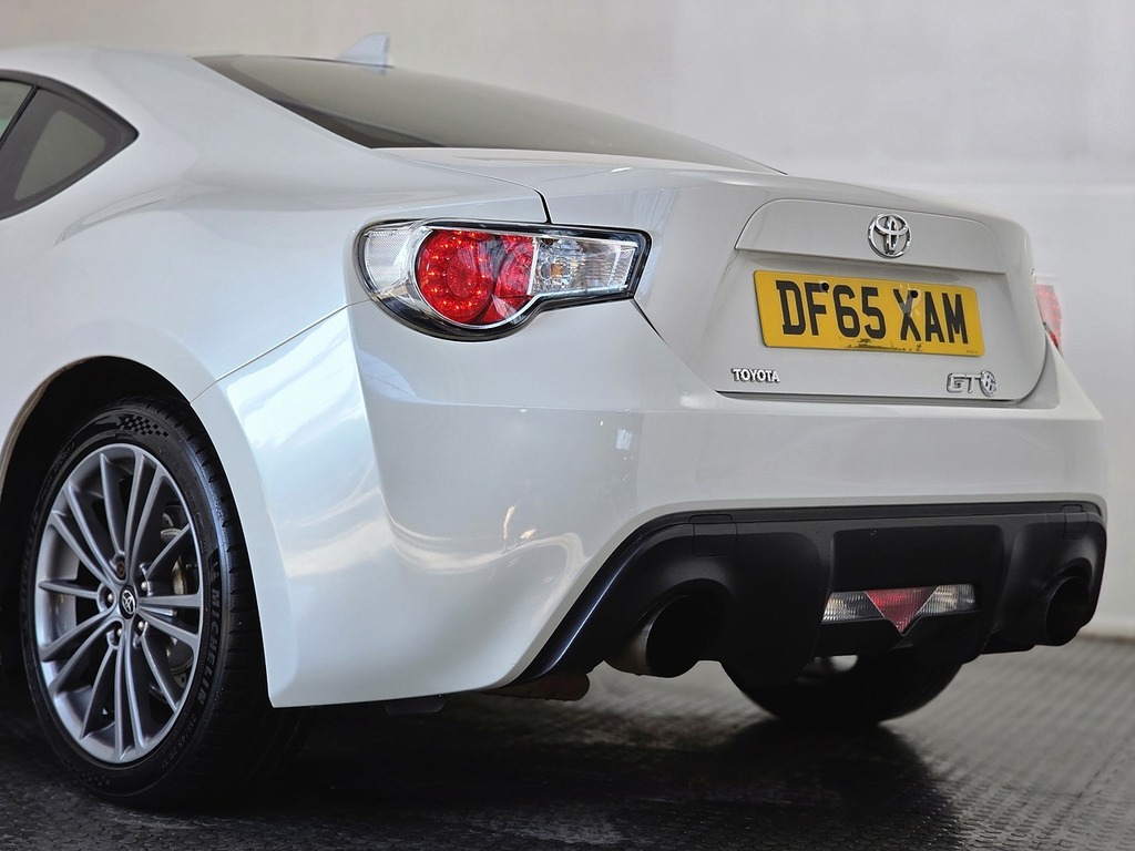 Toyota GT86 D-4s White #30