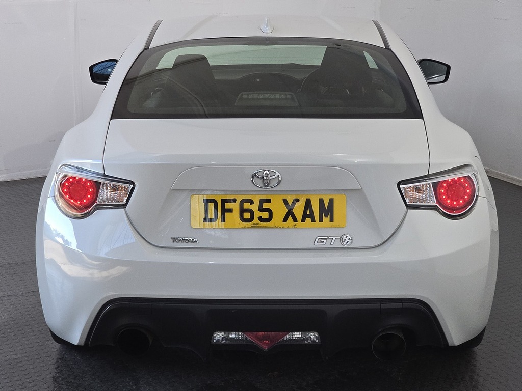 Toyota GT86 D-4s White #37