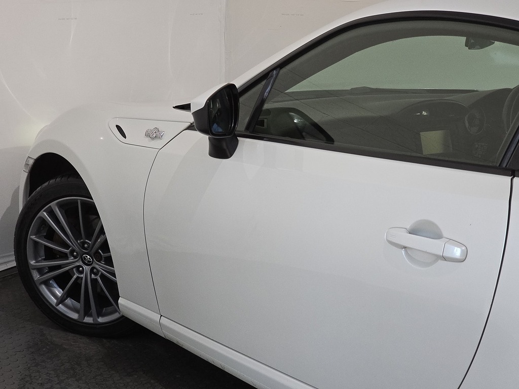 Toyota GT86 D-4s White #29