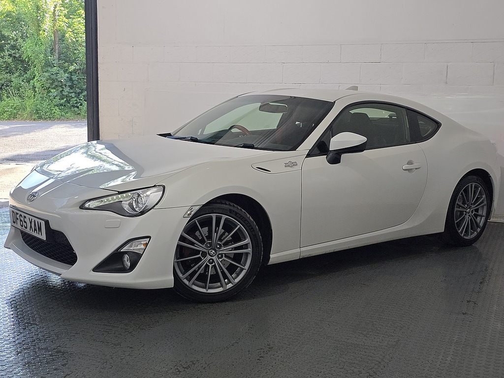 Toyota GT86 D-4s White #23