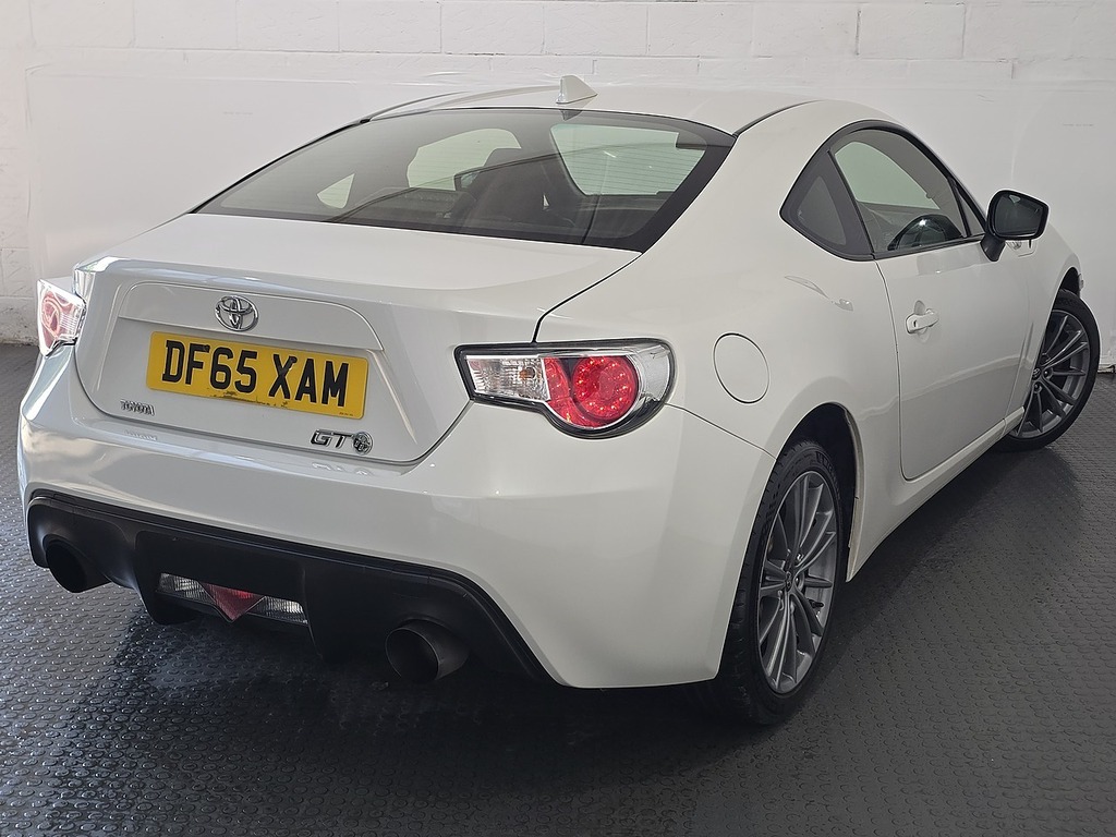 Toyota GT86 D-4s White #44