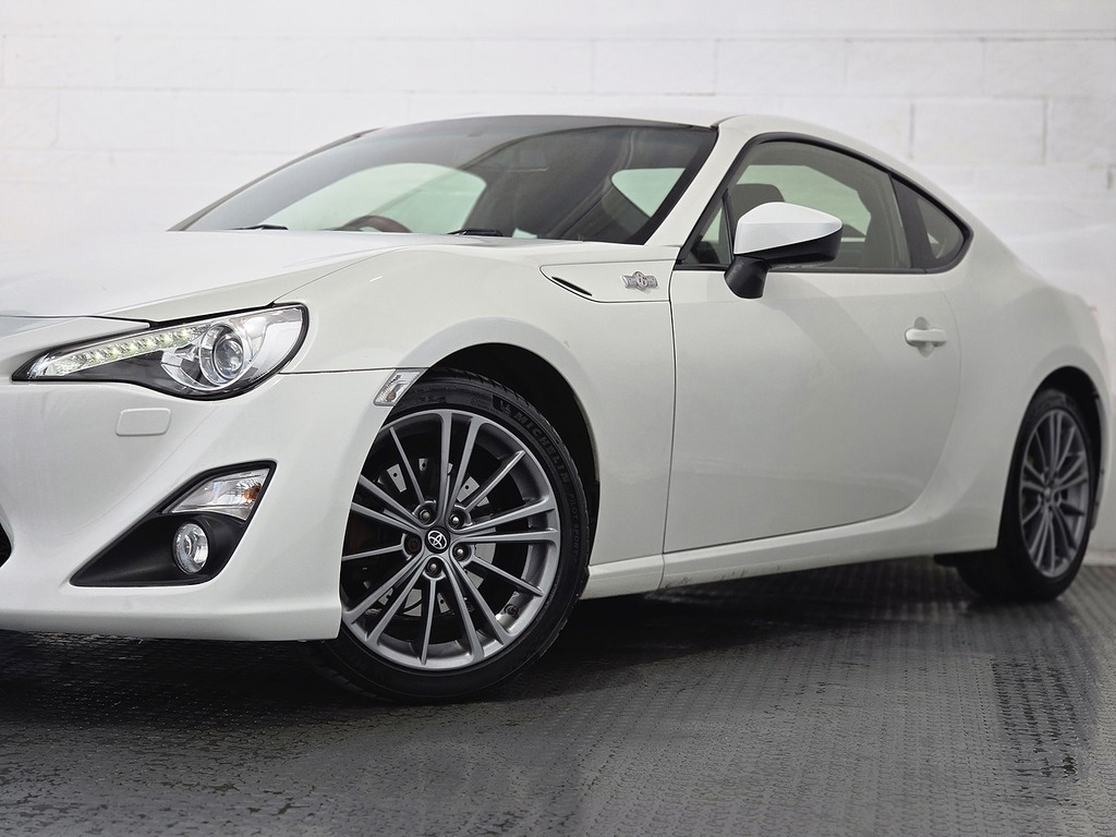 Toyota GT86 D-4s White #20