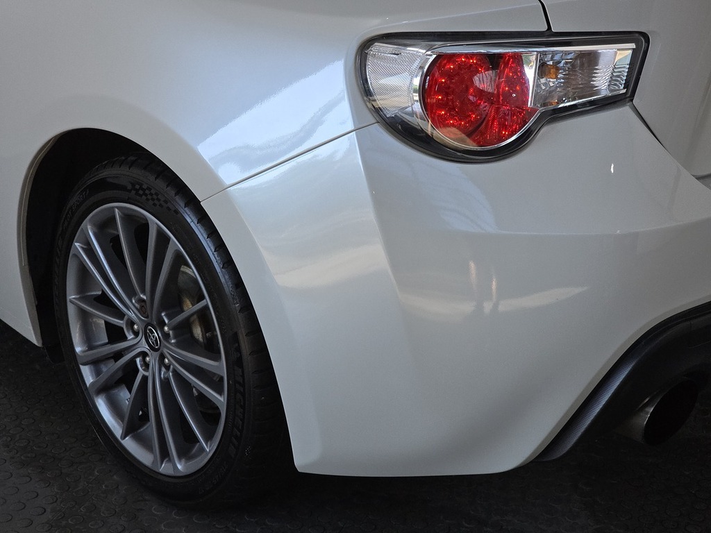 Toyota GT86 D-4s White #35
