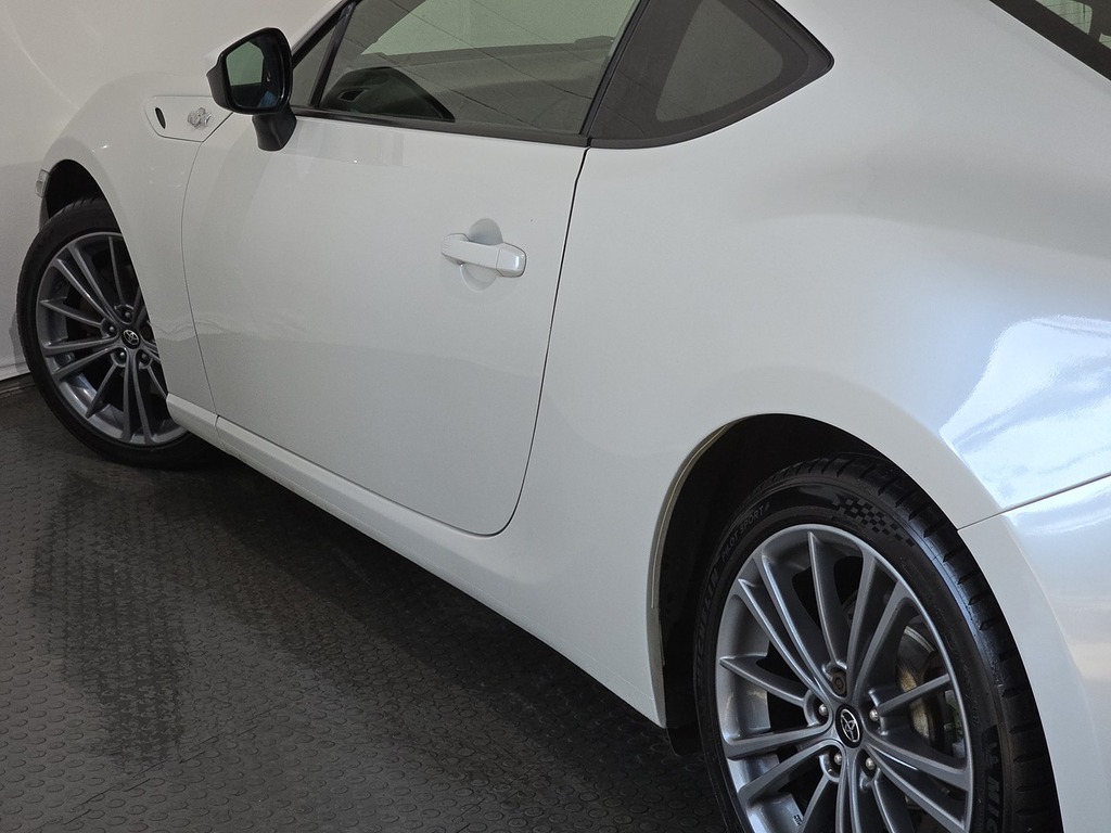 Toyota GT86 D-4s White #28