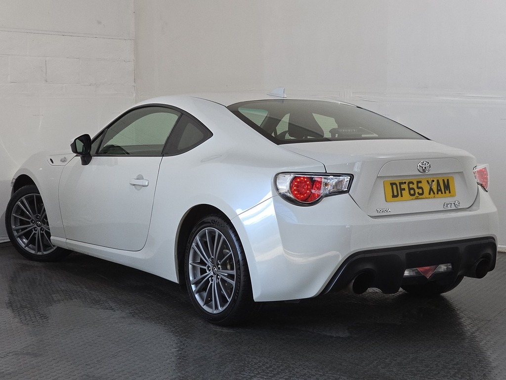 Toyota GT86 D-4s White #27