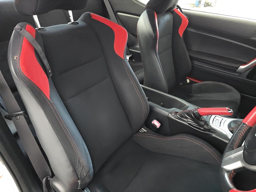 Toyota GT86 D-4s White #75