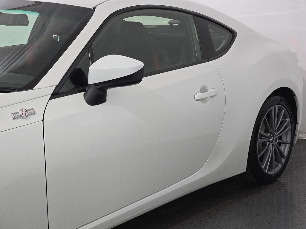 Toyota GT86 D-4s White #19
