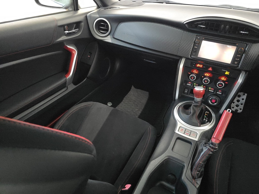 Toyota GT86 D-4s White #66