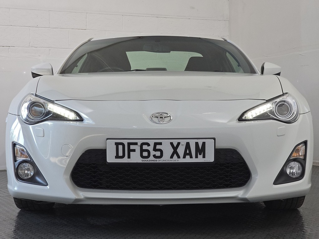 Toyota GT86 D-4s White #15