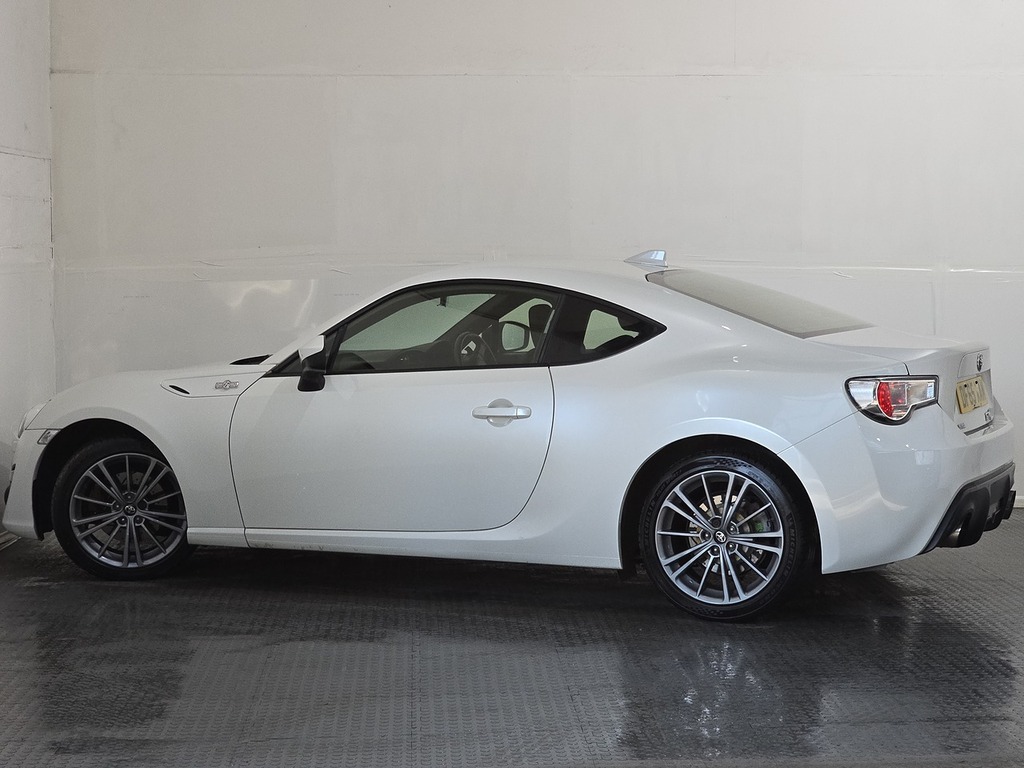 Toyota GT86 D-4s White #24