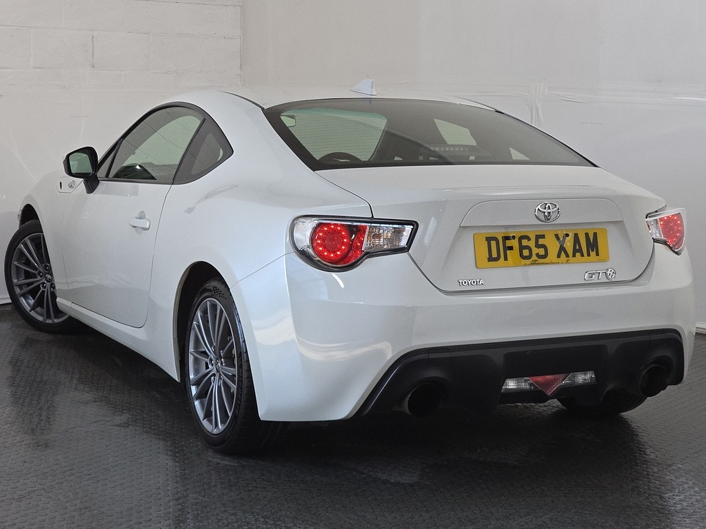Toyota GT86 D-4s White #26