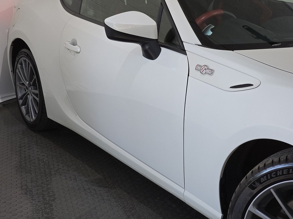 Toyota GT86 D-4s White #13