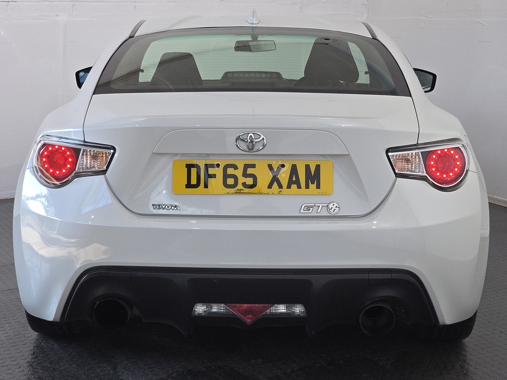 Toyota GT86 D-4s White #39