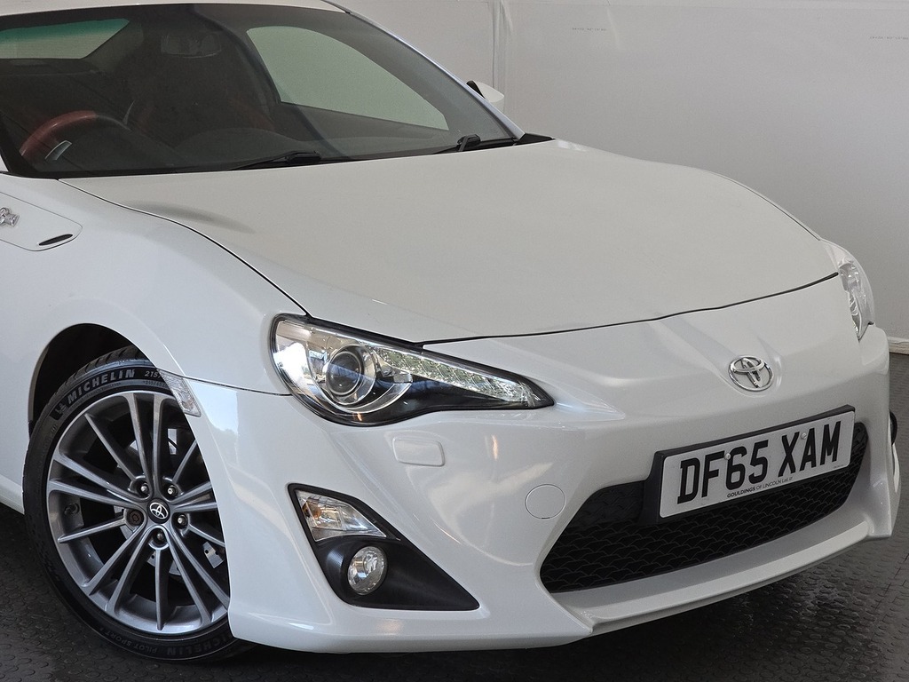 Toyota GT86 D-4s White #11