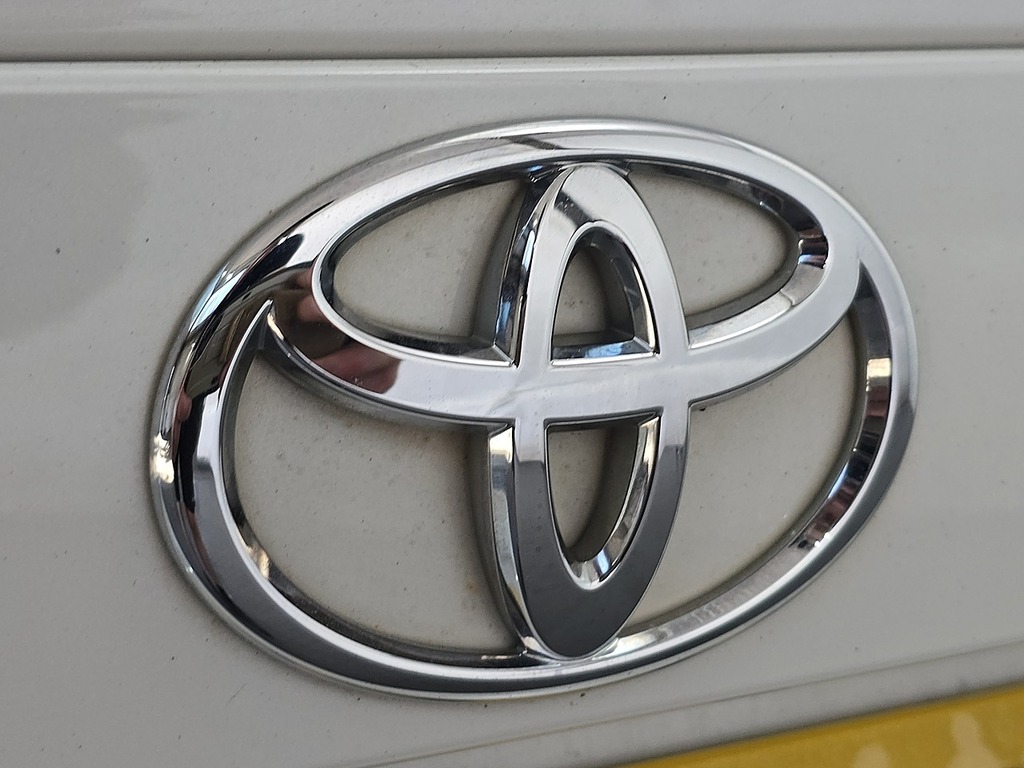 Toyota GT86 D-4s White #34