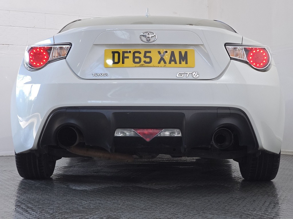 Toyota GT86 D-4s White #38