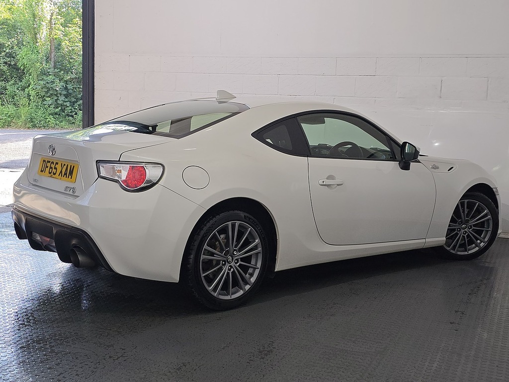 Toyota GT86 D-4s White #46