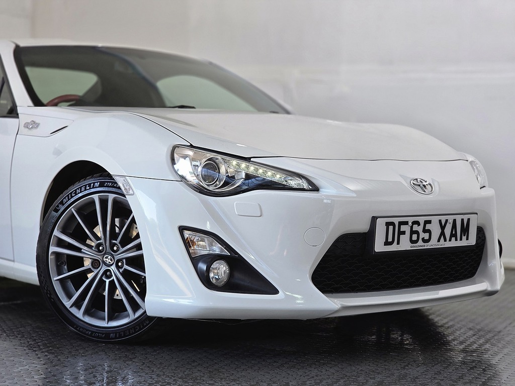 Toyota GT86 D-4s White #9