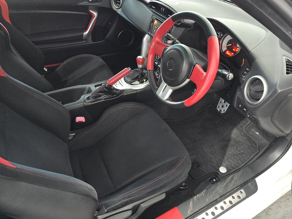 Toyota GT86 D-4s White #72