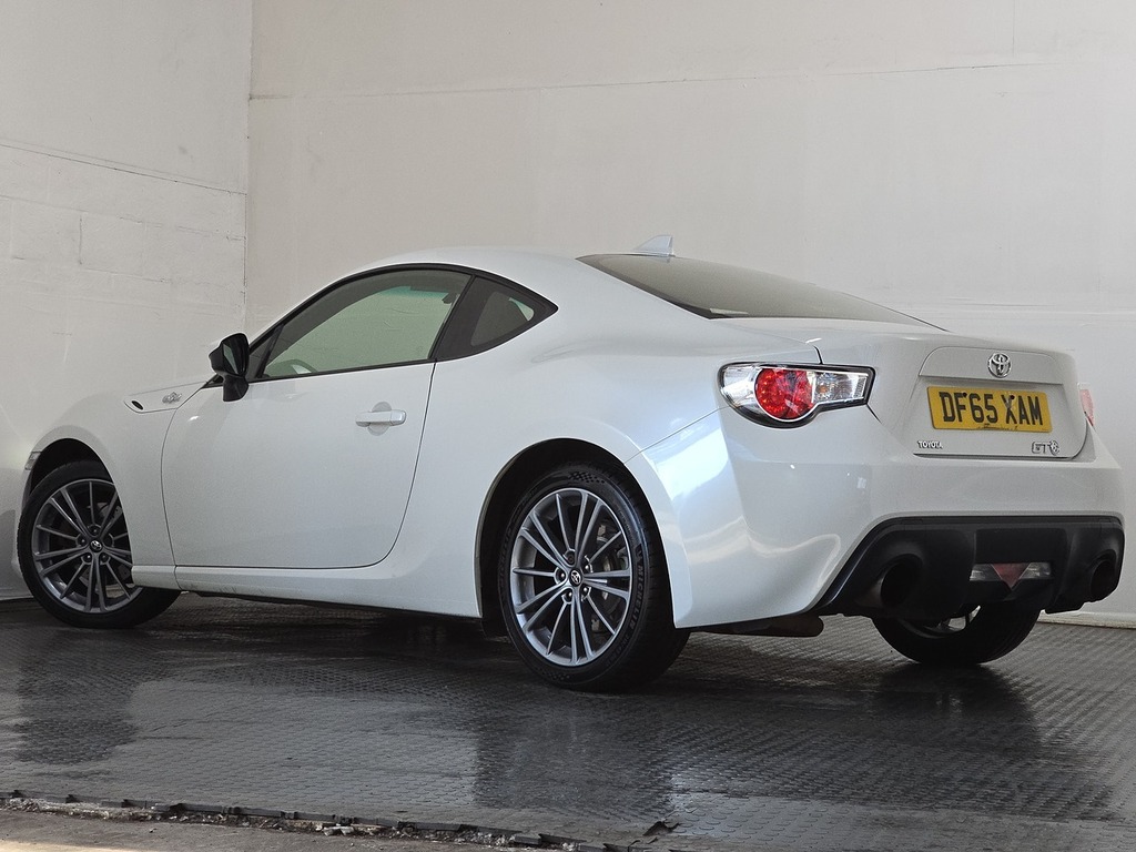 Toyota GT86 D-4s White #25