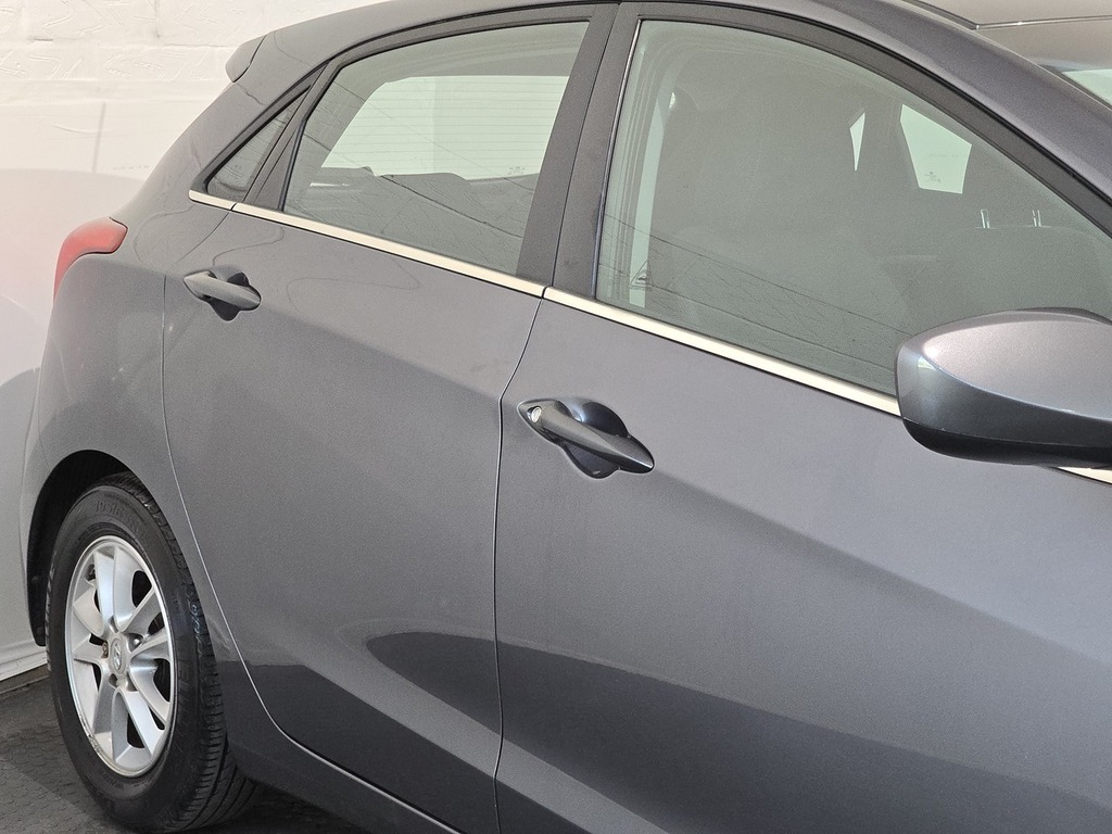 Hyundai I30 1.6 Crdi Se Blue Drive 109 Bhp Blue #10