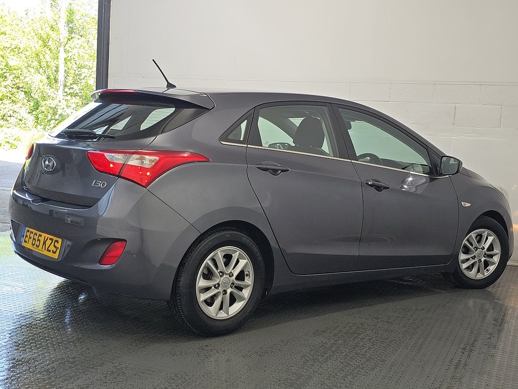 Hyundai I30 1.6 Crdi Se Blue Drive 109 Bhp Blue #44
