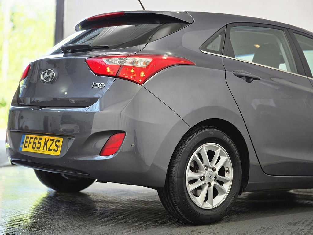 Hyundai I30 1.6 Crdi Se Blue Drive 109 Bhp Blue #40