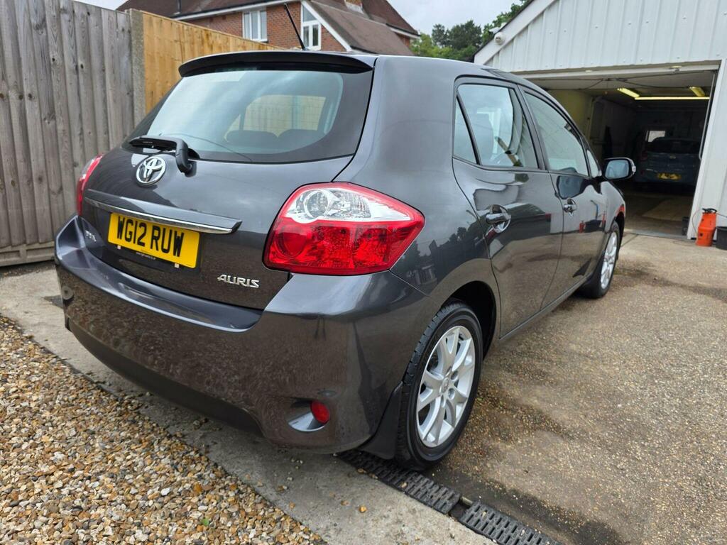Toyota Auris 1.6 V-matic Tr Euro 5 Grey #3