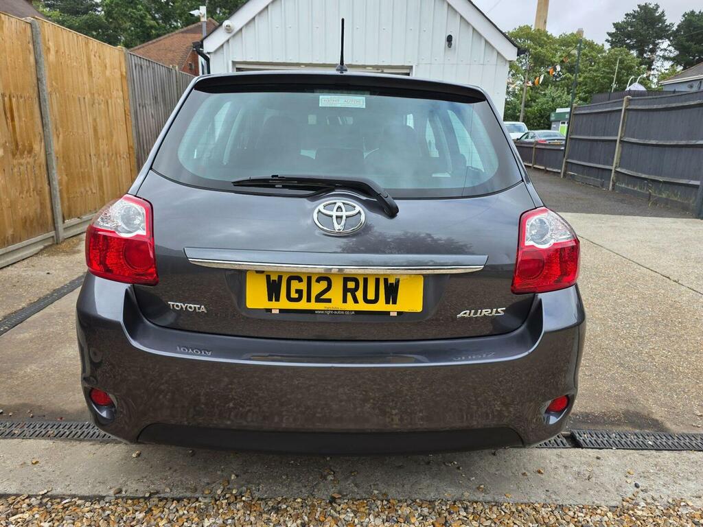 Toyota Auris 1.6 V-matic Tr Euro 5 Grey #4