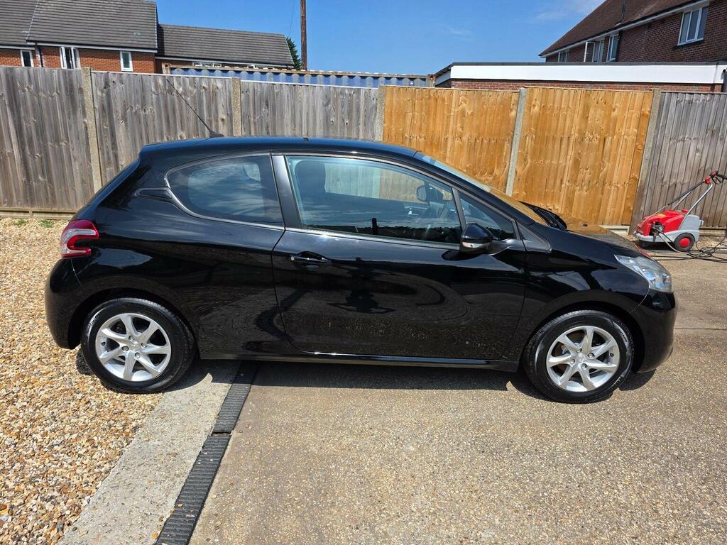 Peugeot 208 Hatchback 1.2 Vti Active Euro 5 201313 Black #2