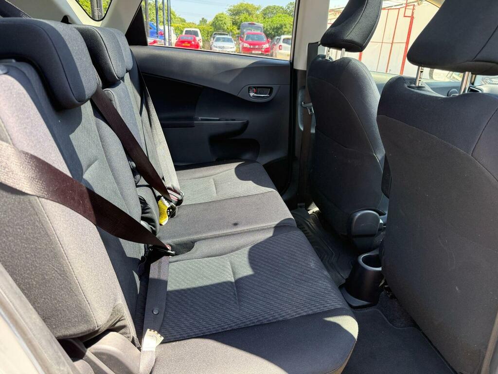 Toyota Verso-S Mpv 1.33 Dual Vvt-i T Spirit Euro 5 201313 Silver #6