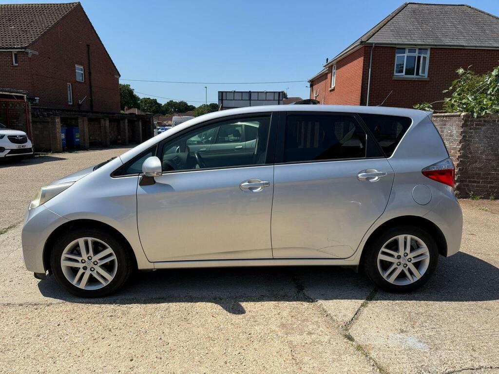 Toyota Verso-S Mpv 1.33 Dual Vvt-i T Spirit Euro 5 201313 Silver #2