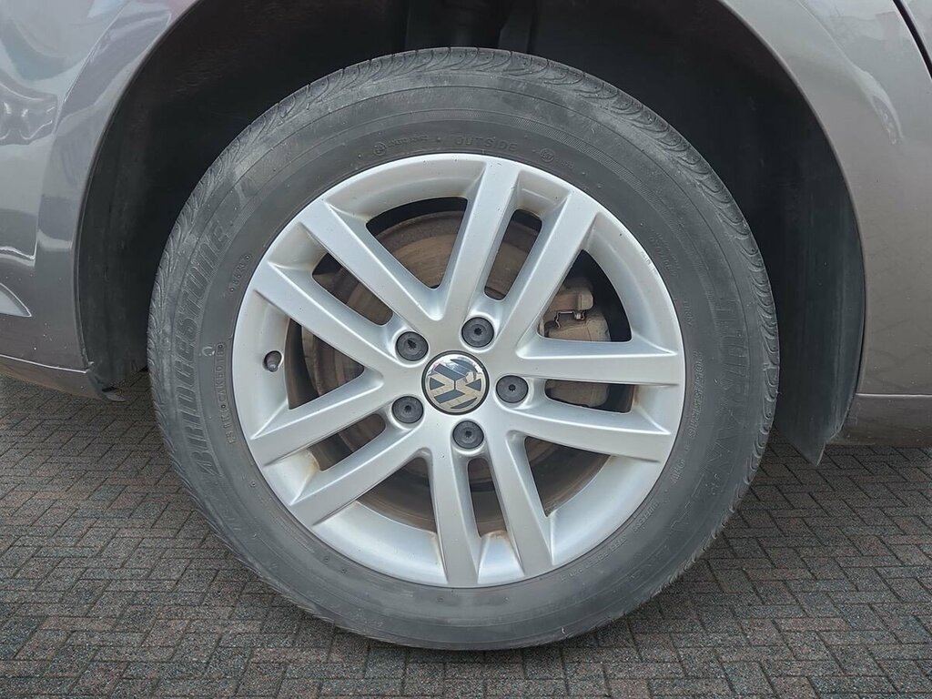 Volkswagen Touran 1.6 Tdi Se - 2014 14 Grey #5