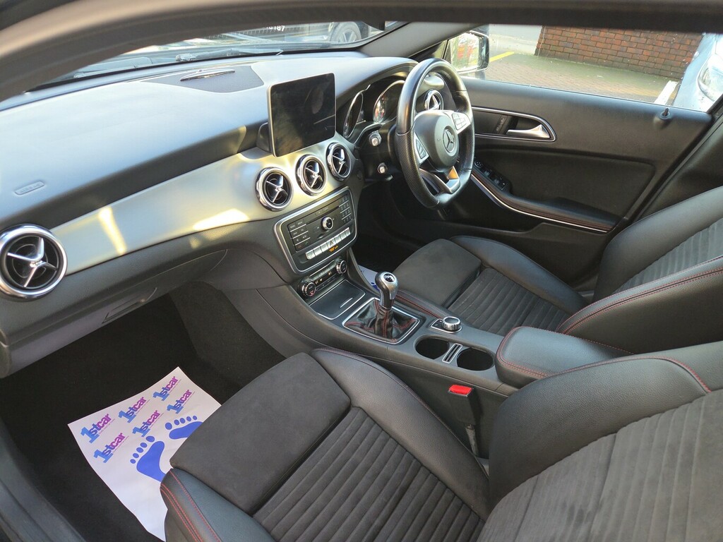 Mercedes-Benz GLA Class 1.6 Gla200 Amg Line Executive - 2018 68 Black #2