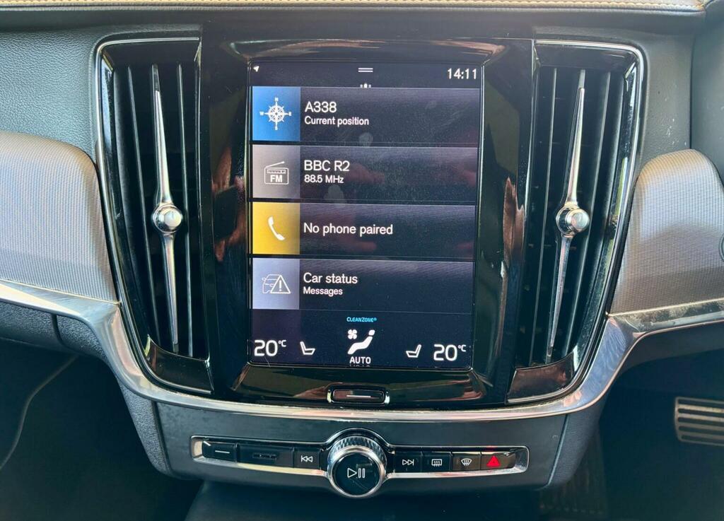 Volvo V90 T4 Momentum Plus White #26
