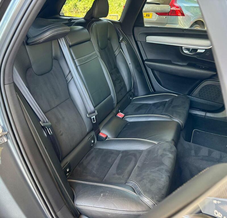 Volvo V90 T4 Momentum Plus White #22