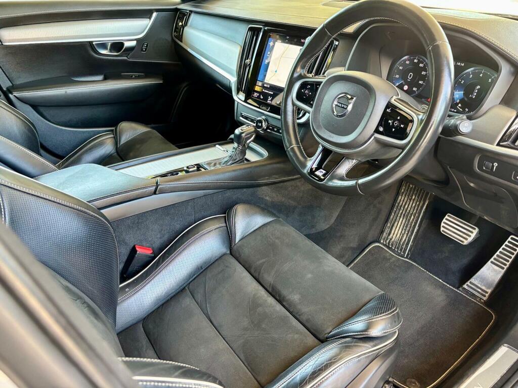 Volvo V90 T4 Momentum Plus White #16