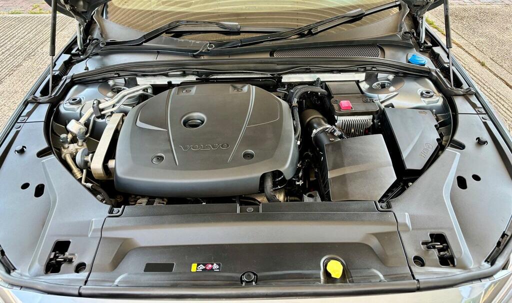 Volvo V90 T4 Momentum Plus White #34