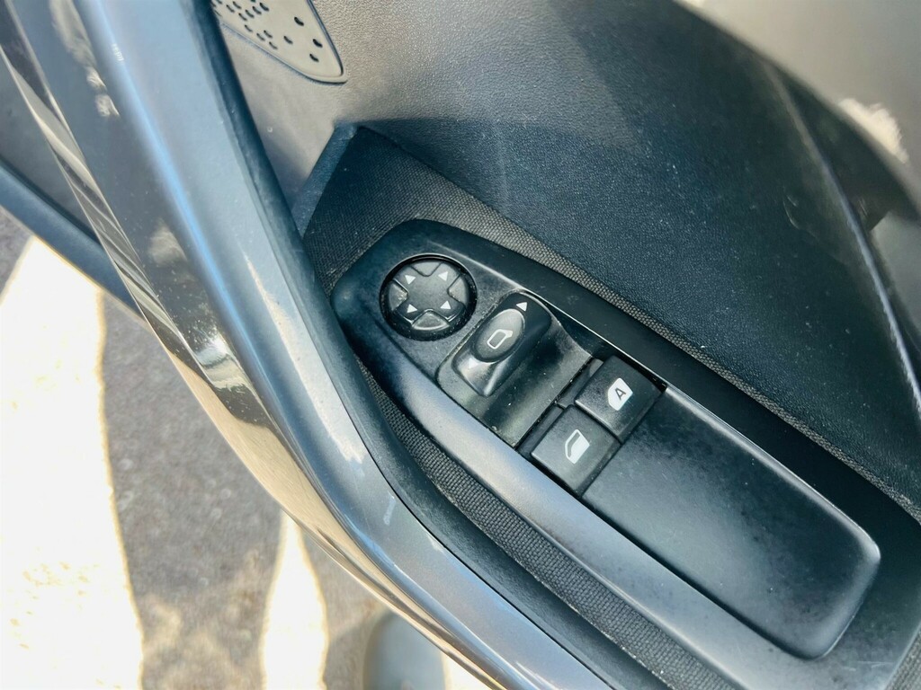 Peugeot 2008 2017 17 Puretech Grey #17