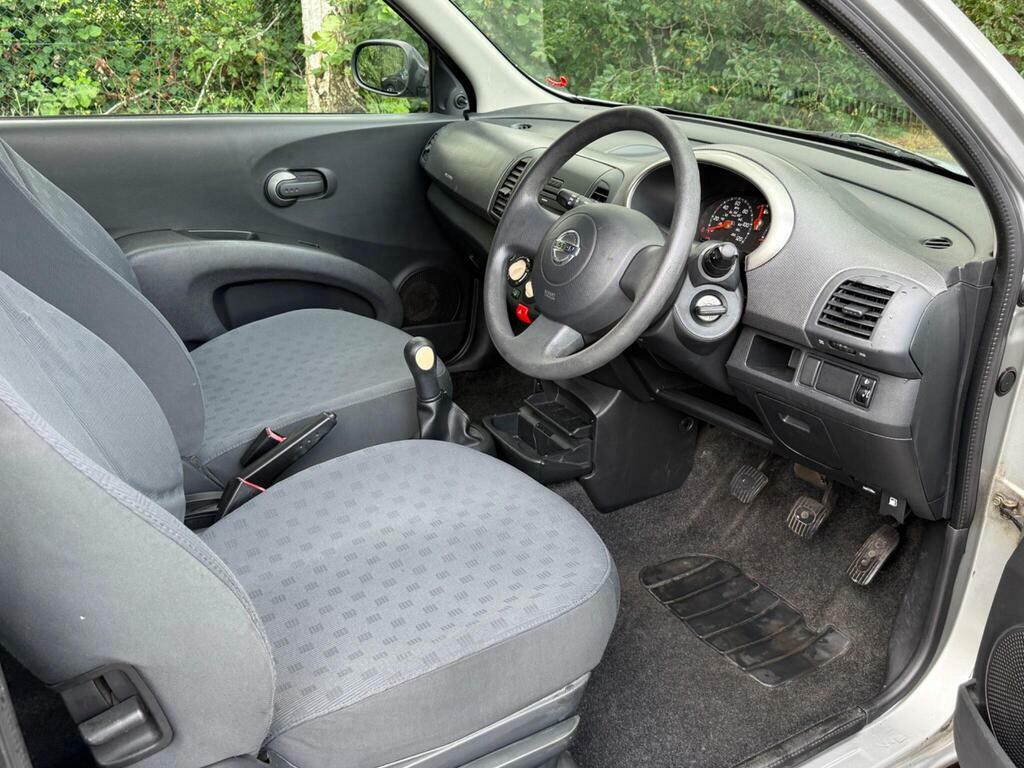 Nissan Micra 1.0 E Red #9